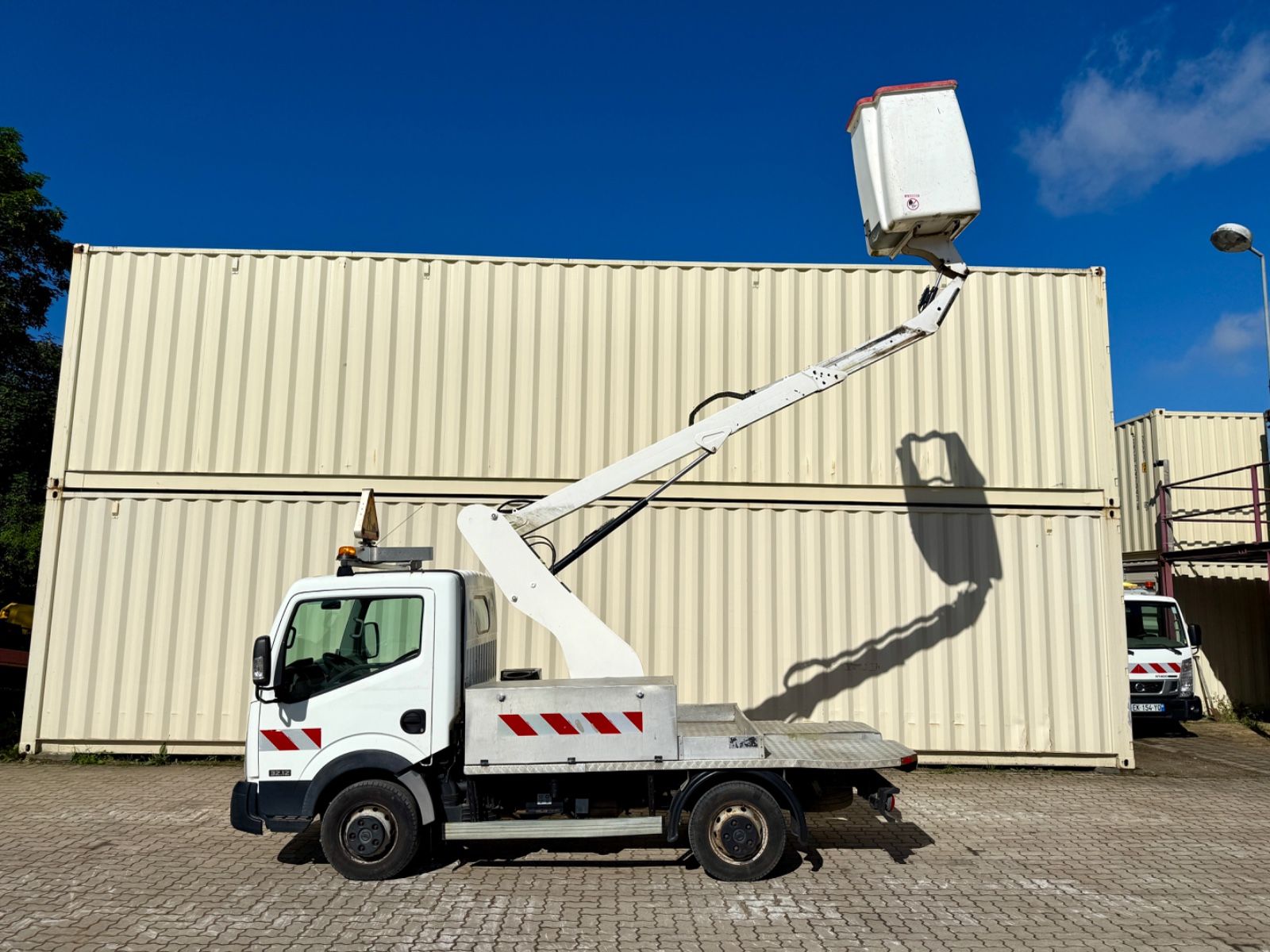 NISSAN Cabstar 32.12 Topy 11 Arbeitsbühne /11 Meter