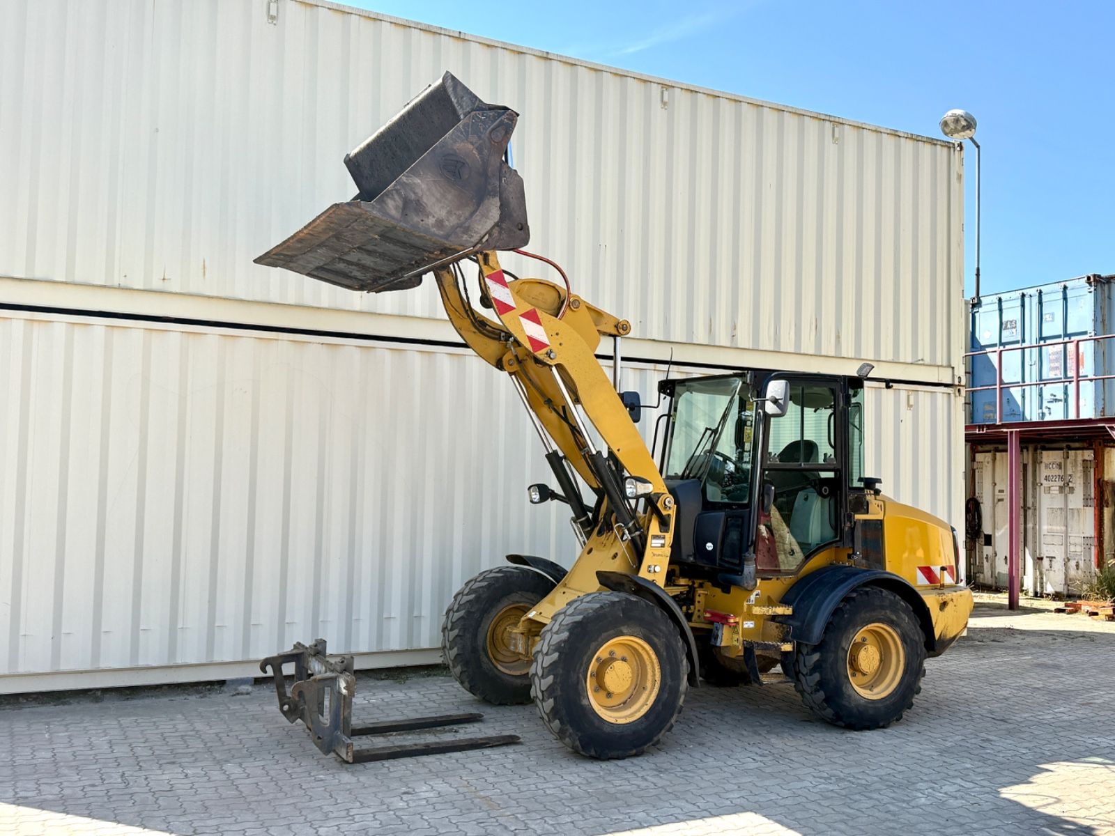CAT 908M / 2015 BJ / 7.656 H / Schaufel + Gabel