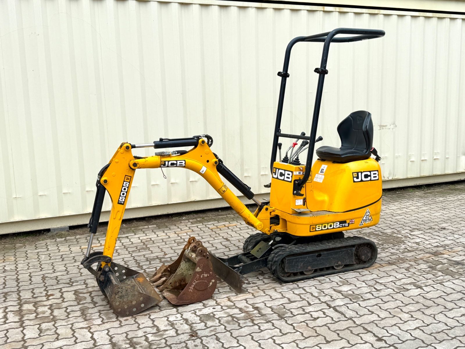 JCB 8008 CTS / 2021 BJ / 623 H / 3 x Löffel