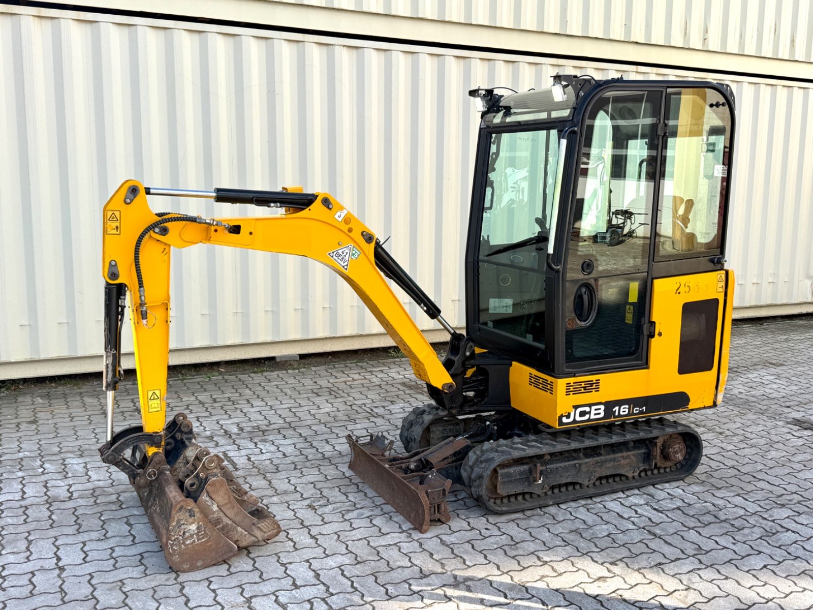 JCB 16C-1 / 799 H / 3 x Löffel / 2022 BJ