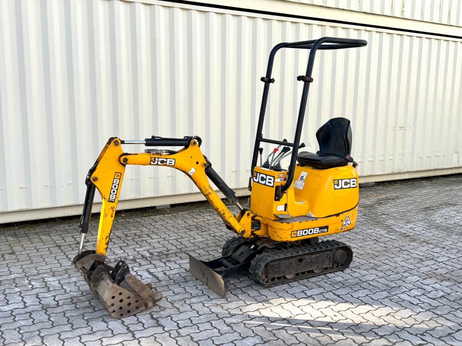 JCB 8008 CTS / 2021 BJ / 733 H / 2 x Löffel
