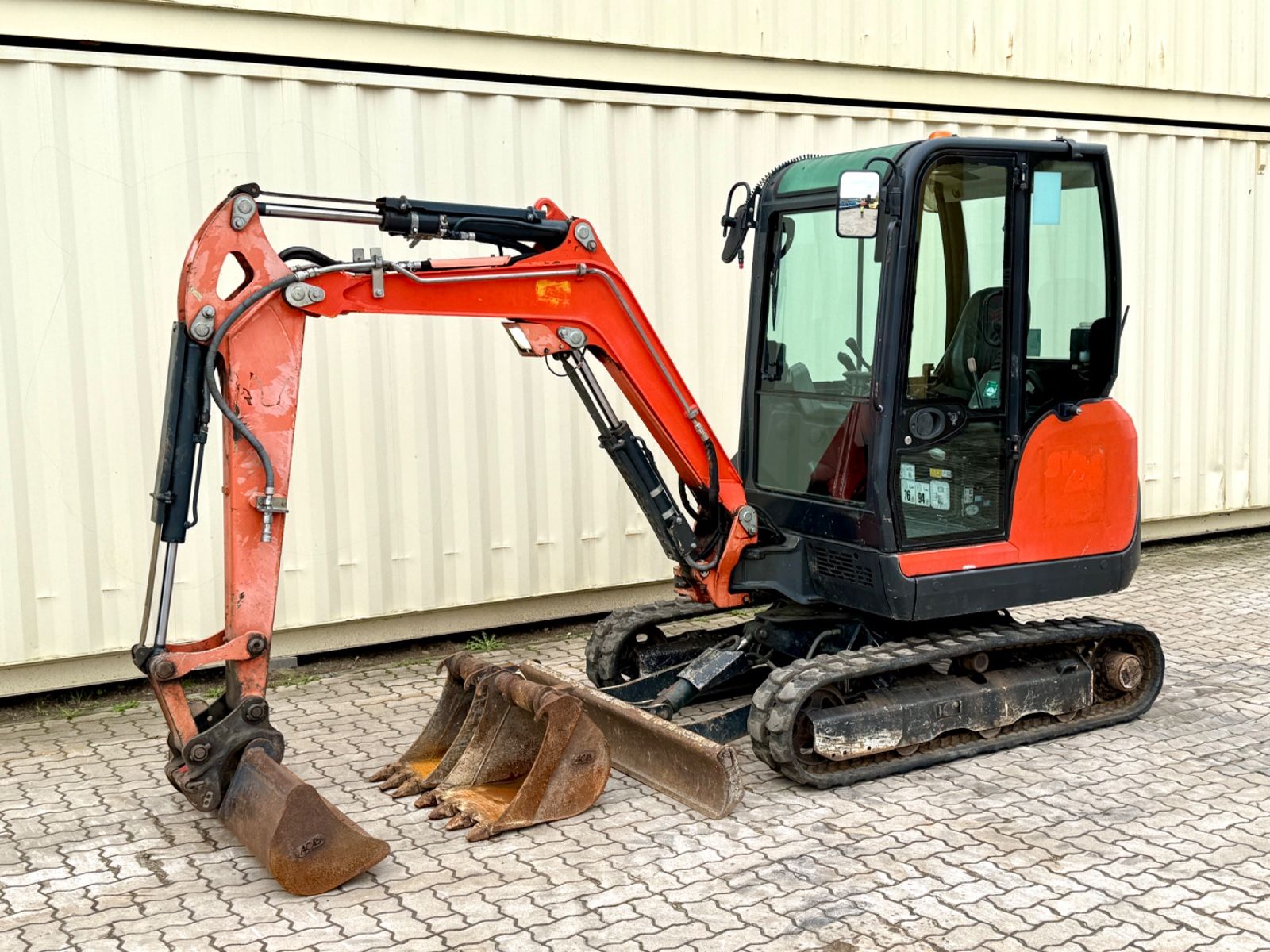 YANMAR SV26 / 2018 BJ / 2.603 H / 3 x Löffel