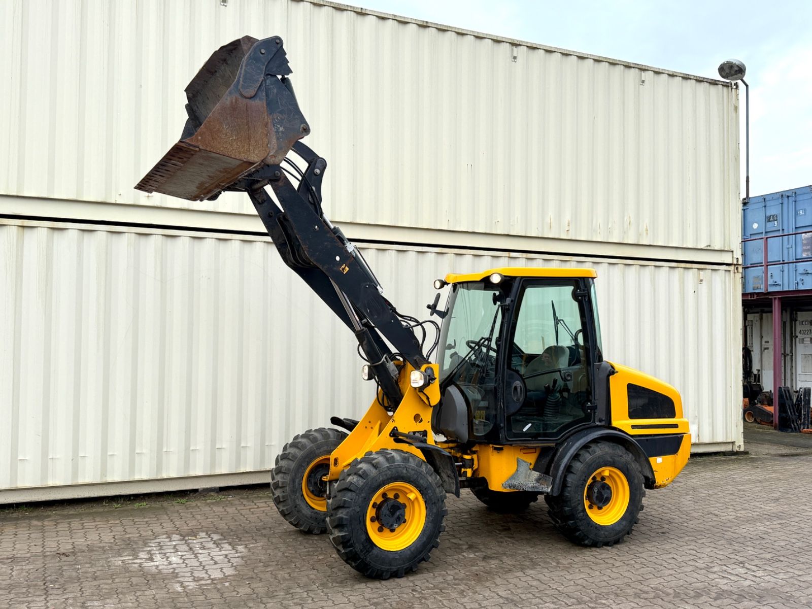JCB 407 / 2018 BJ / 1.949 H / Klappschaufel